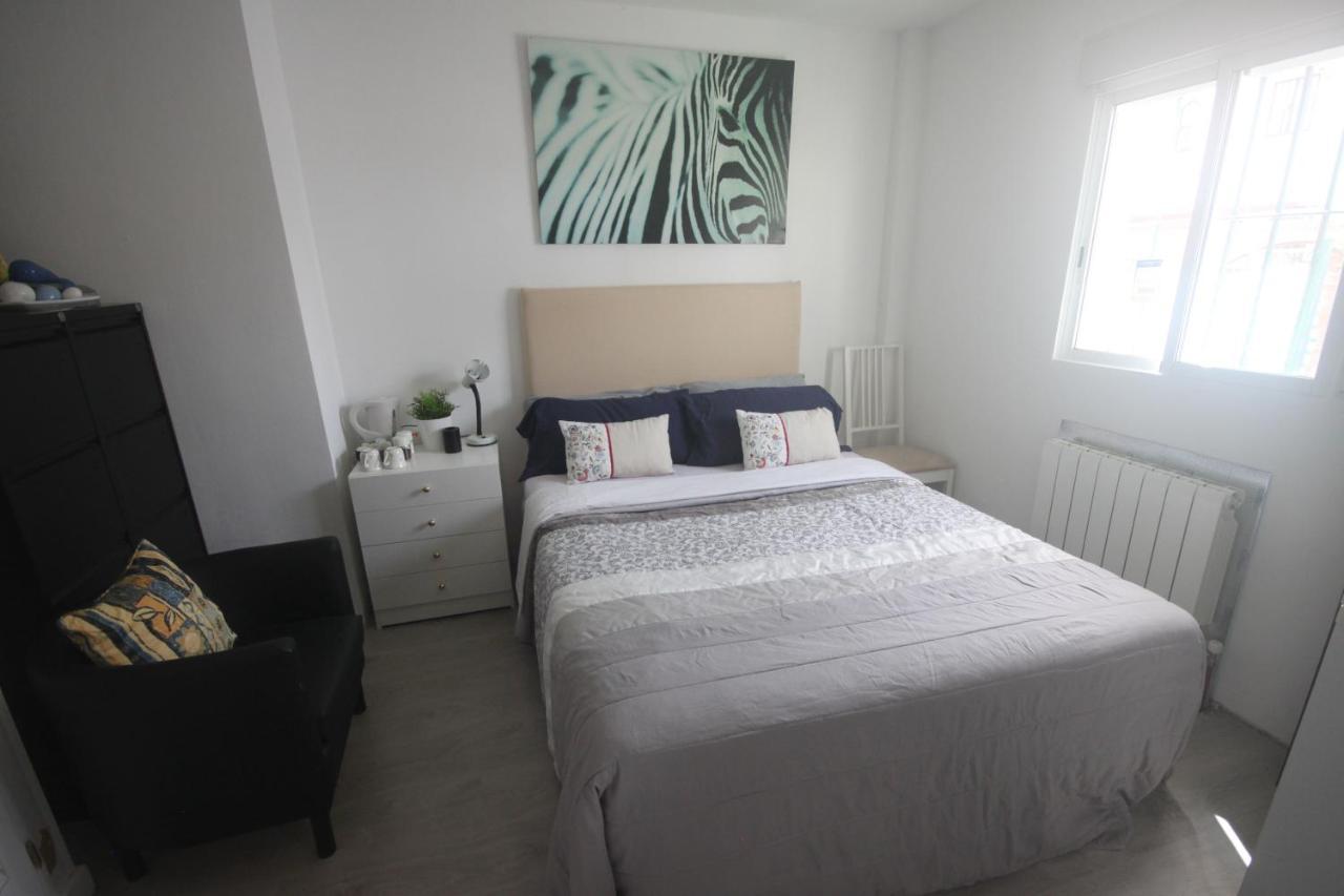 Little Peaceful Retreat Room With Bath, Heating, Terrace, Free Wifi Fridge Easy Parking ماربيا المظهر الخارجي الصورة