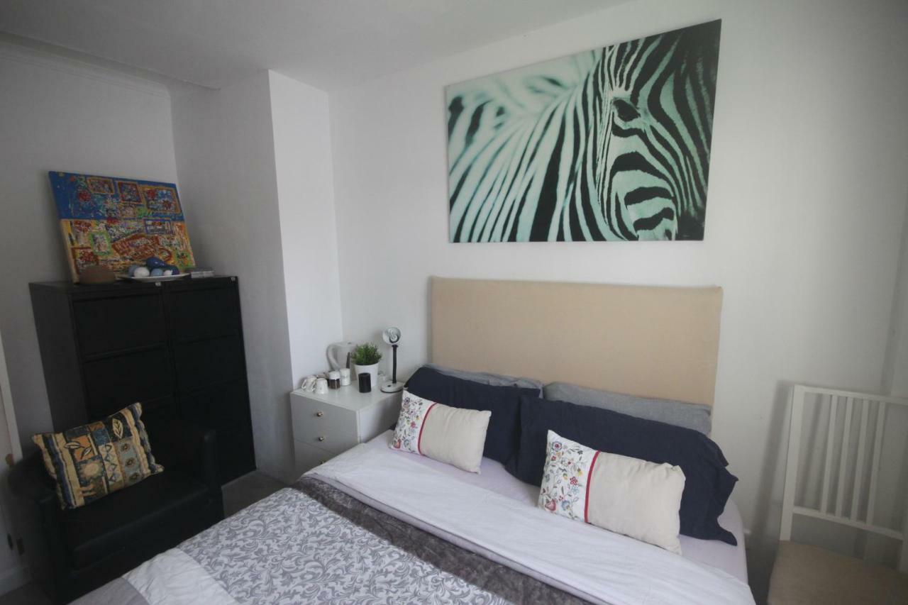 Little Peaceful Retreat Room With Bath, Heating, Terrace, Free Wifi Fridge Easy Parking ماربيا المظهر الخارجي الصورة